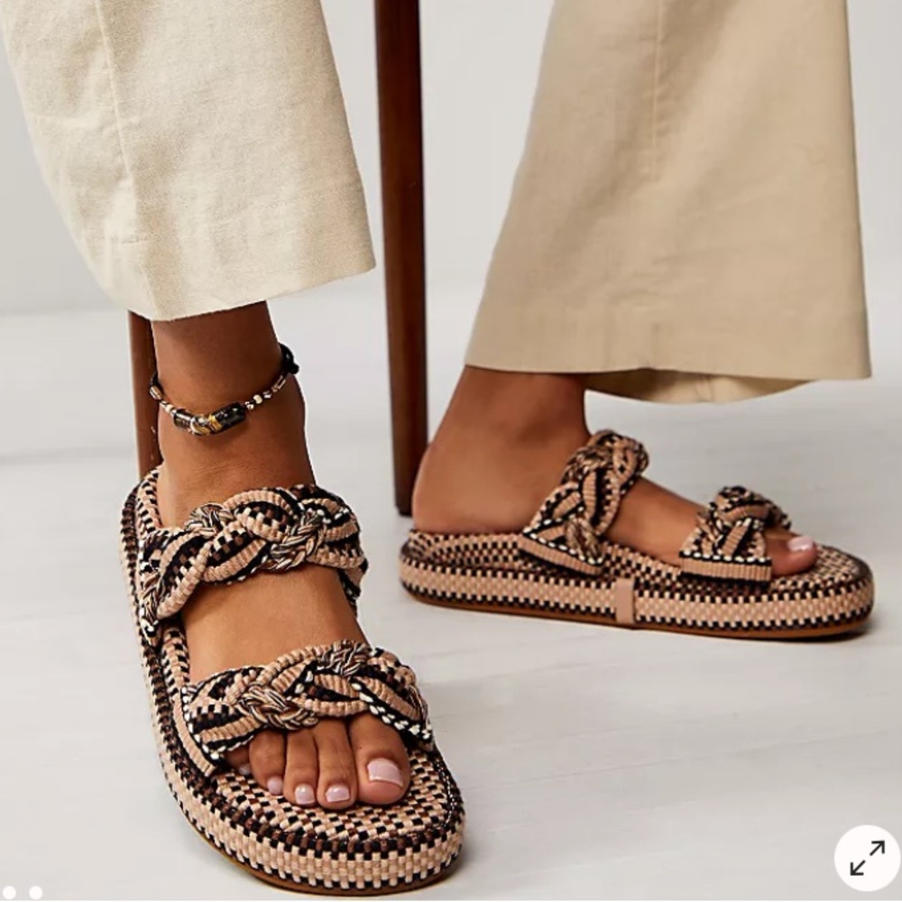 Amambaih DANIELA Bio Sandals in Sand. Size 38